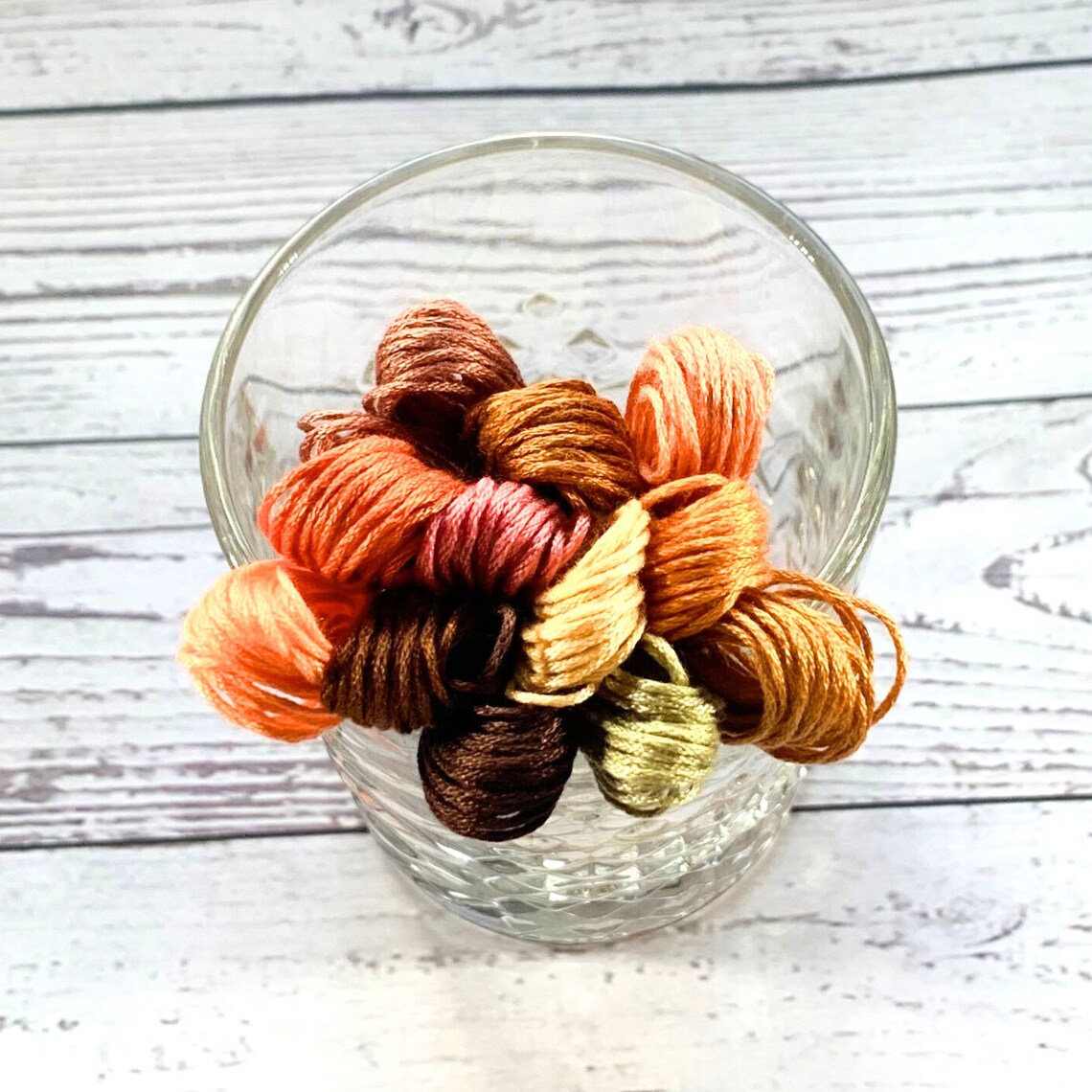 Lot de 12 fils à broder Sands of Time pour travaux d'aiguille et point de croix