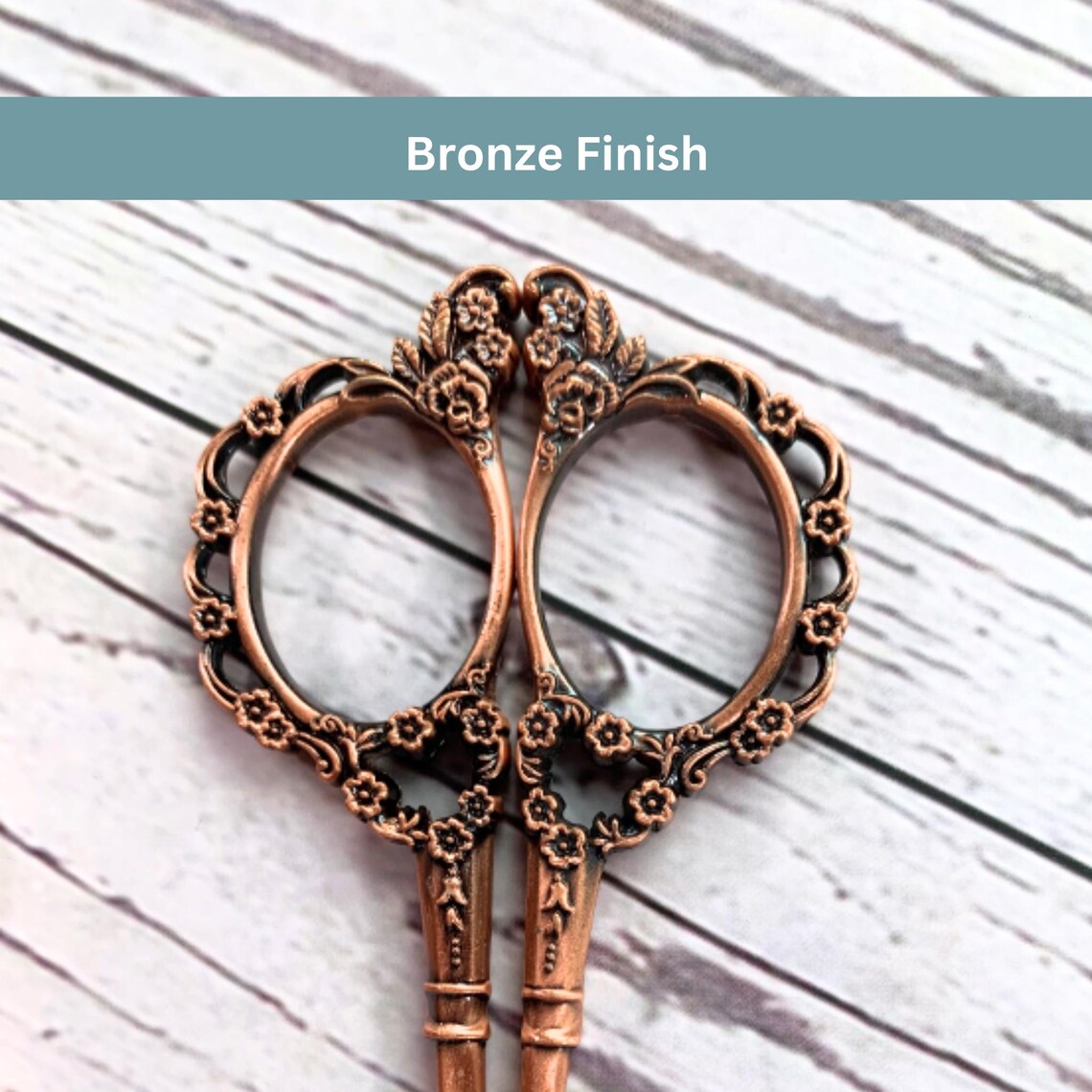 Ciseaux à broder à motif floral