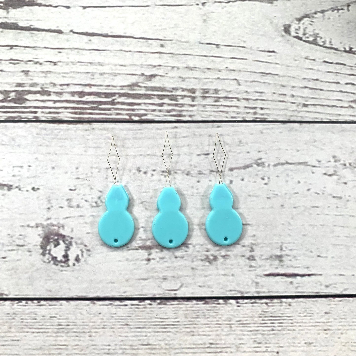 Enfile-aiguille multibrins pour broderie et point de croix