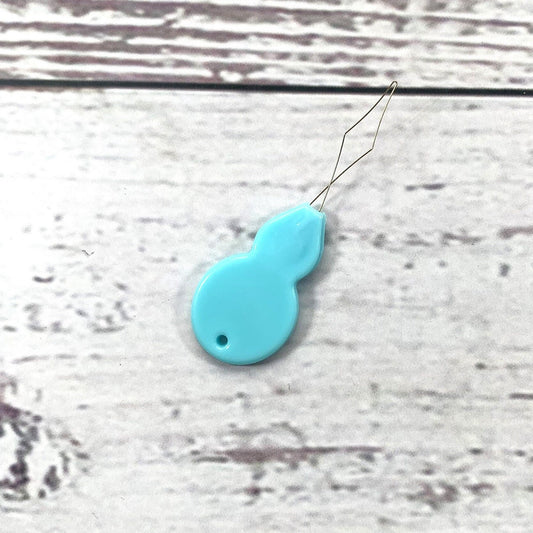 Enfile-aiguille multibrins pour broderie et point de croix