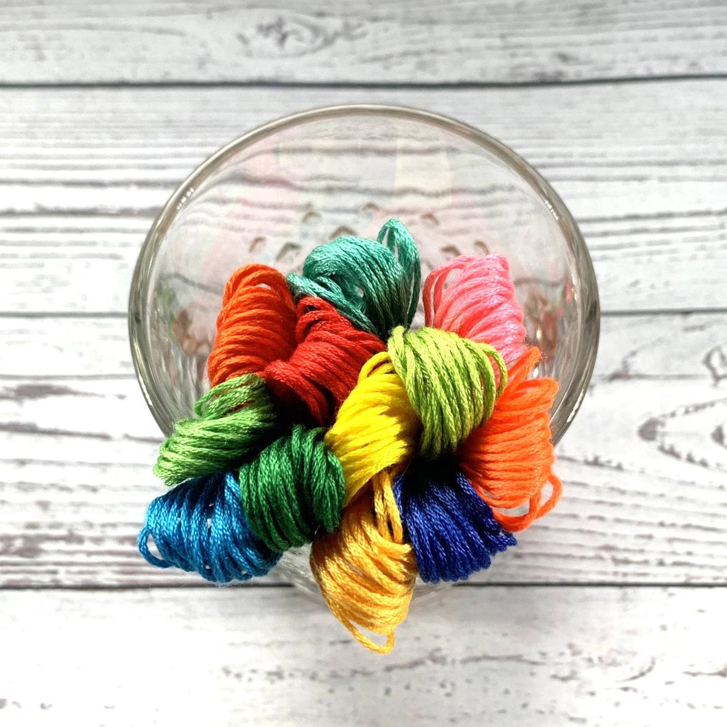 Lot de 12 fils à broder Vibrancy Burst Floss – Kit de fils à broder audacieux et lumineux
